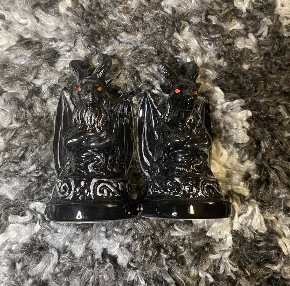 Attractives Baphomet Magnetic Salt & Pepper Shaker Set - Picture 2 of 4